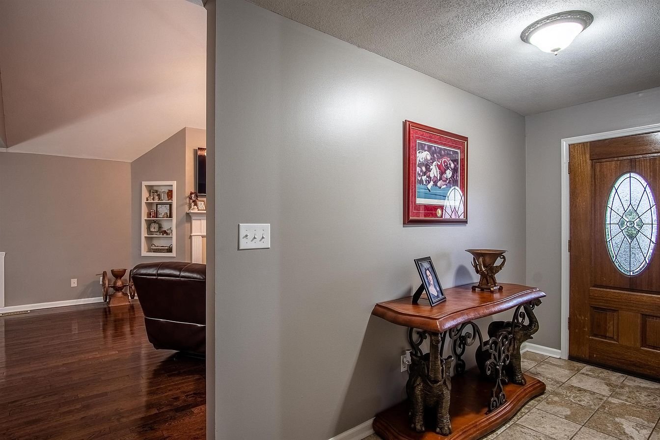 Building Photo - 304 Twin Oak Dr