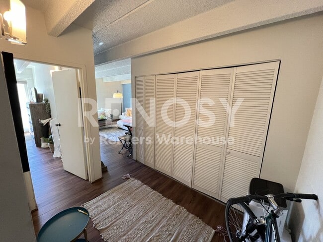 Building Photo - Beautiful 1 Bed 1 Bath in Capitol Hill (Water/sewer and Trash Utilities Included!)
