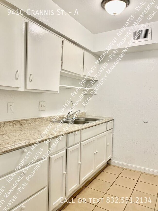 Building Photo - 9410 Grannis St