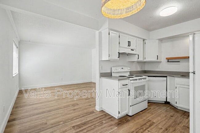 Building Photo - 5260 Springcrest Dr S