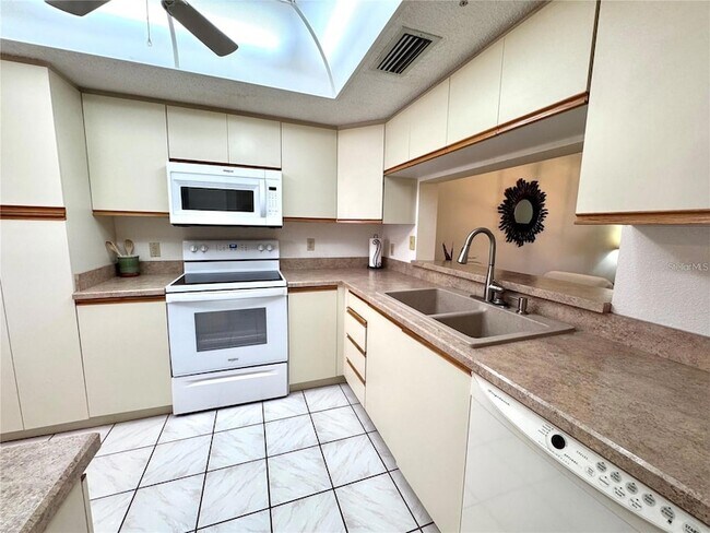 Building Photo - 6505 Stone River Rd