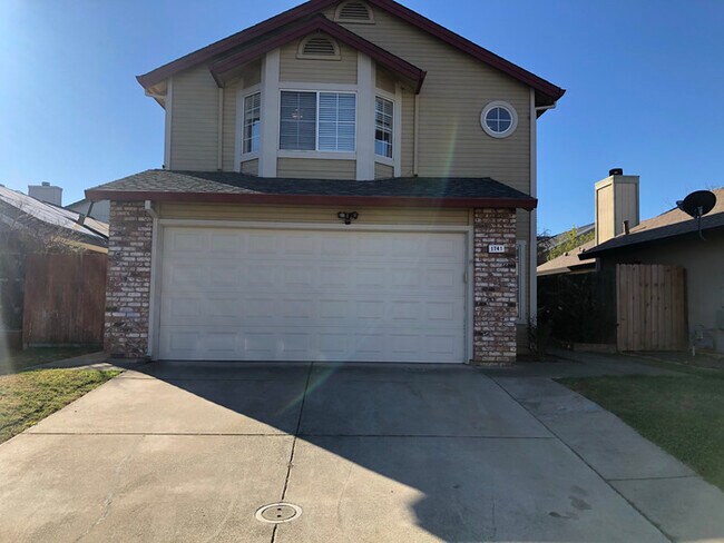 Primary Photo - Nice 3/2.5 House in Lincoln