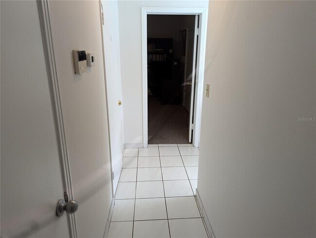 Building Photo - 1107 W Coral St