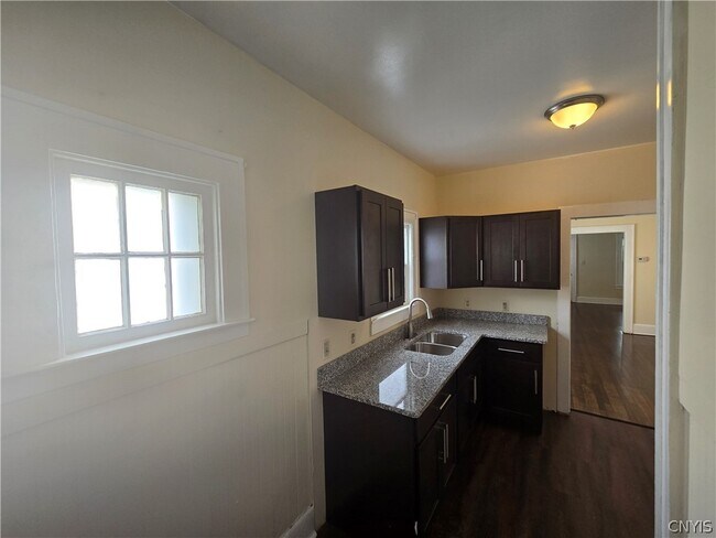 Building Photo - 306 Hillview Ave