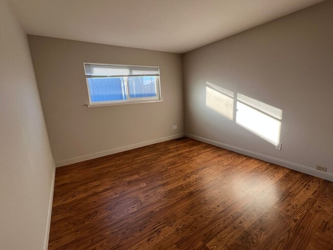 Building Photo - 515 Ash St