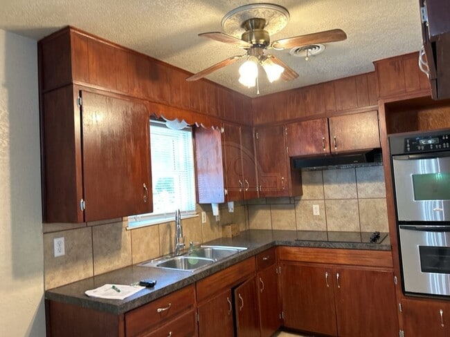 Building Photo - ***2-weeks Free Rent***307 Currie - 3-bedroom home with additional features