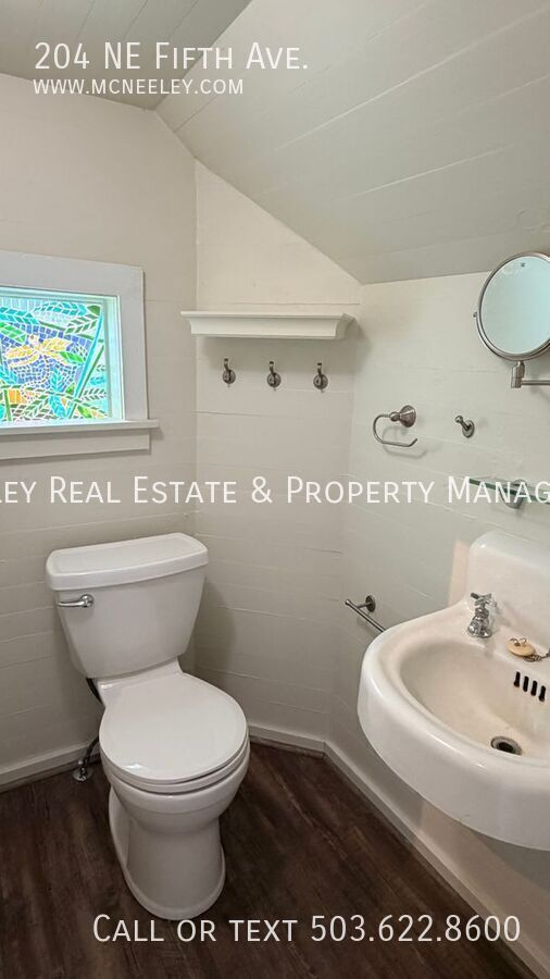 Building Photo - 204 NE Fifth Ave.-