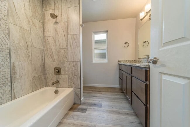 Building Photo - 2452 Park Vista St