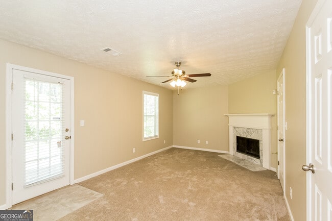 Building Photo - 6661 Rebecca Lou Ln