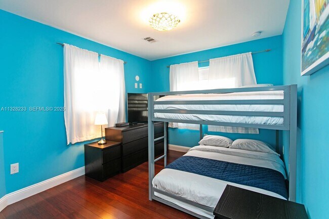 Building Photo - 809 S 17th Ave