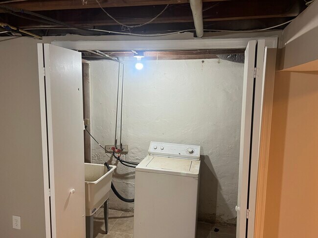 Building Photo - 44X Random Rd