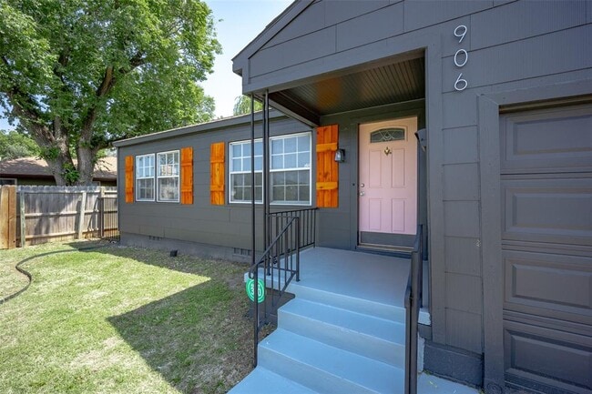 Building Photo - 906 NW 46th St