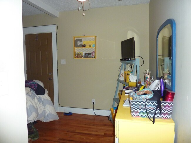 Building Photo - 2305 Highland Ave
