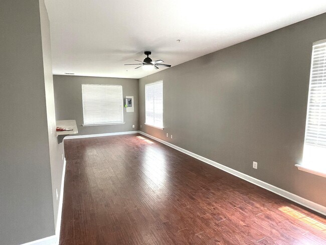Building Photo - 262 Garrison Way