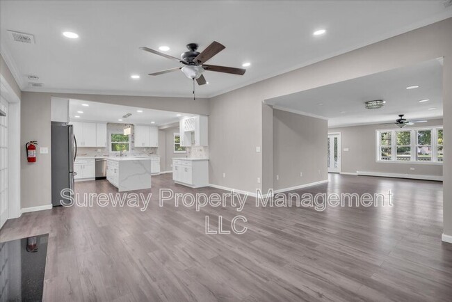 Building Photo - 2480 Monmouth Rd