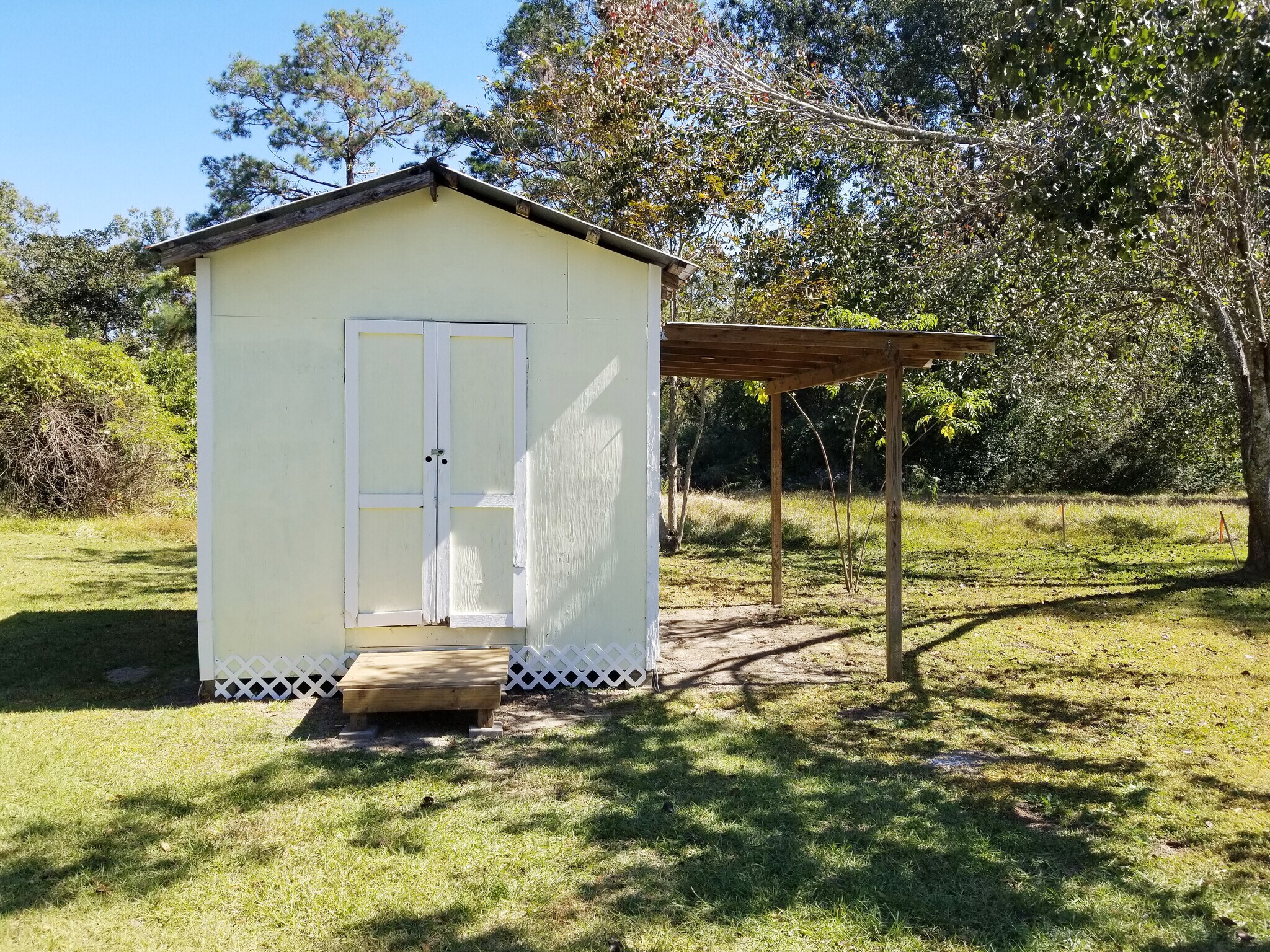 Shed (no power) - 650 S E RR Ave