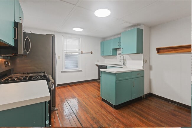 Eat-in Kitchen - 9 Wyatt St