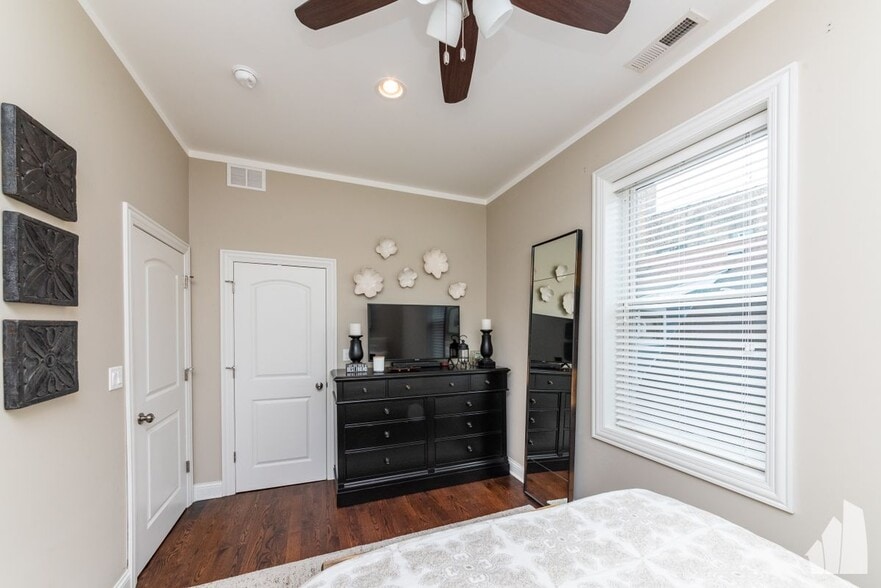 Building Photo - 839 Lyman Ave