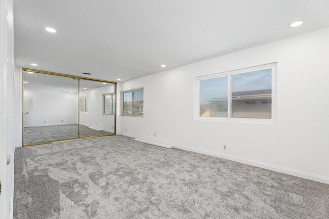 Building Photo - 8591 Naples Dr