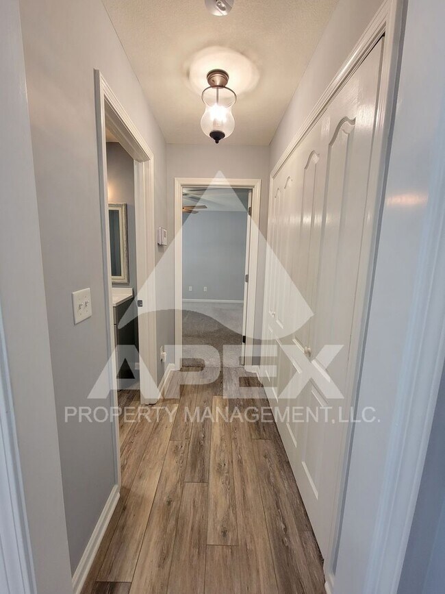 Building Photo - West Knoxville – Beautifully upgraded - 3 Bd/2.5 Single Family Home in Hampton Court Subdivision!!