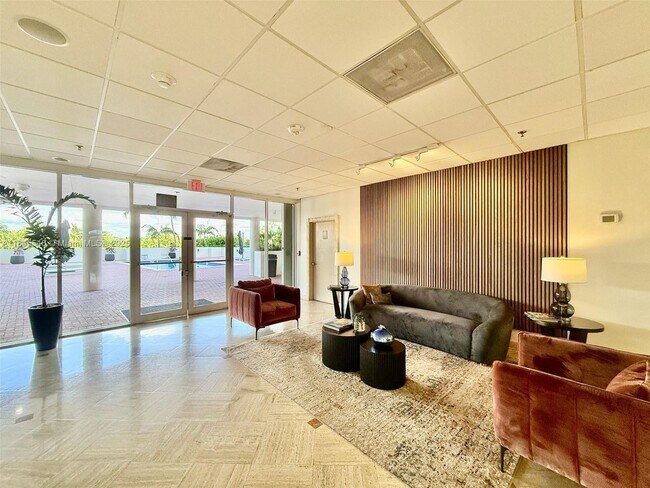 Building Photo - 6422 Collins Ave