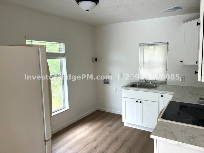 Building Photo - Beautifully Renovated 2BR w/ Loft & Private Deck
