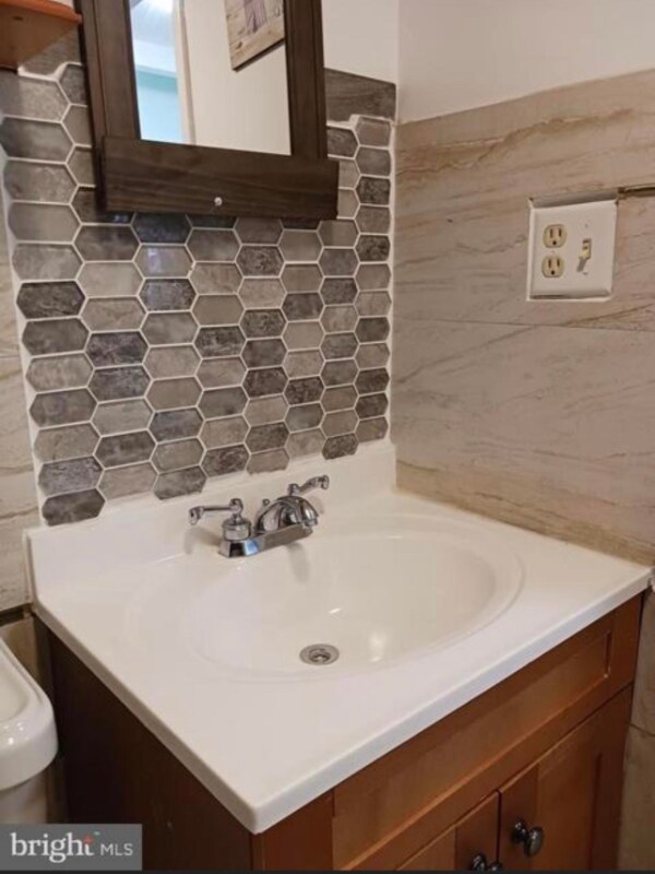 Building Photo - 7 45th St