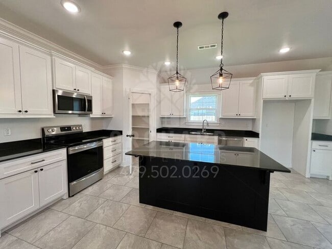 Building Photo - Siloam Springs- Single-Family Home- Spacio...
