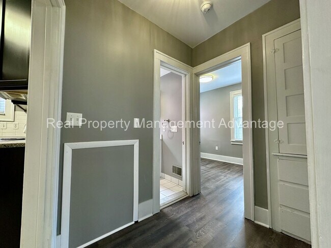 Building Photo - 851 Gardendale.