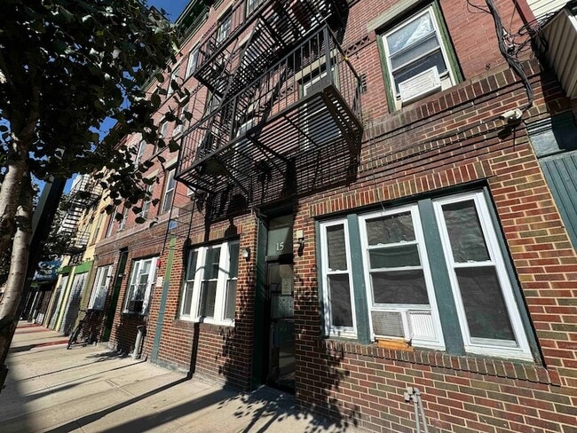 Building Photo - 1513 Summit Ave