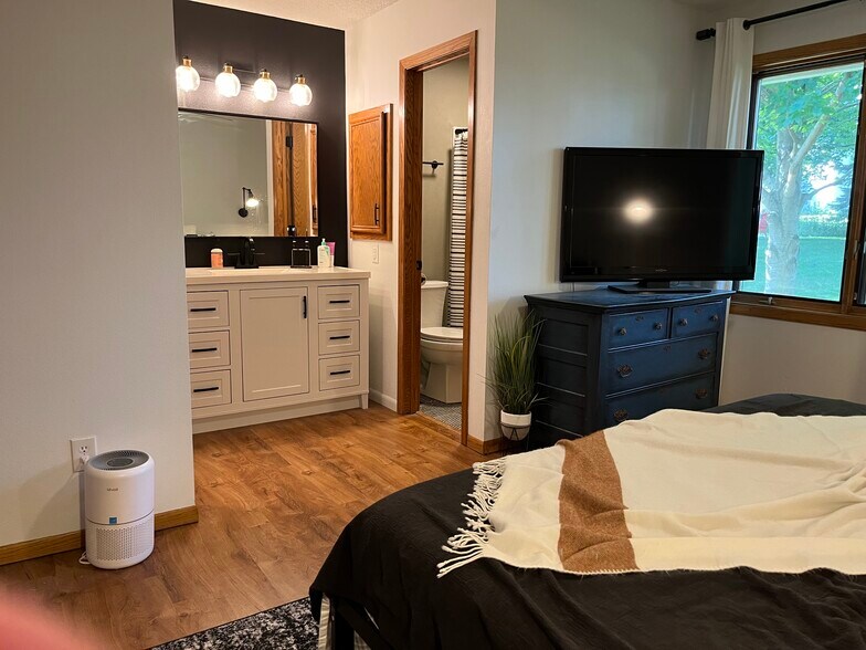 Building Photo - 1909 Holiday Rd