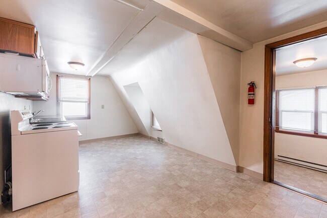 Building Photo - 512 N 6th St