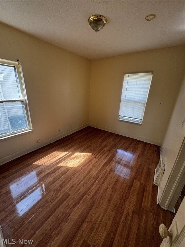 Building Photo - 860 Biruta St