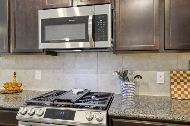 Building Photo - "Charming 3-Bedroom Haven with Granite Elegance in San Antonio!"
