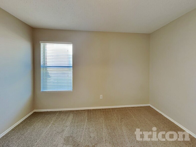 Building Photo - 2983 Celian Dr