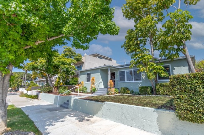 Building Photo - Newly Remodeled 3Bd/2Ba Home in North Pacific Beach Just Blocks From Tourmaline Surf Beach!