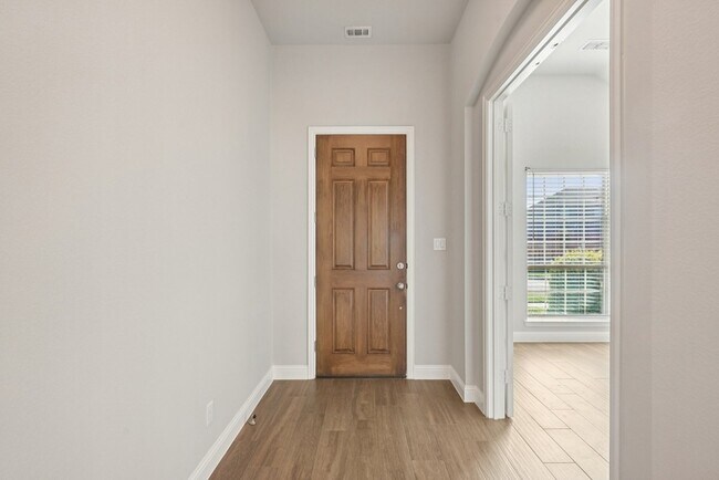 Building Photo - 1709 Everitt Trail