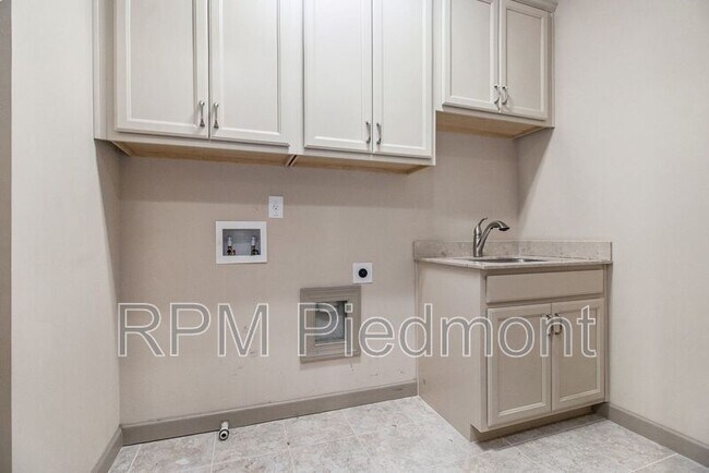 Building Photo - 306 Nottaway Ln