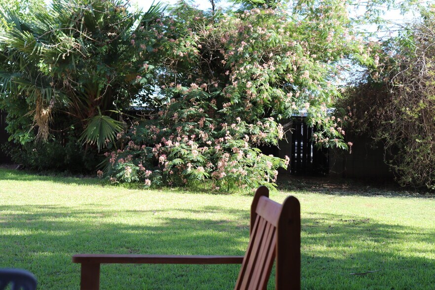 Building Photo - 3807 E Weldon Ave