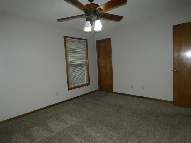 Building Photo - 6544 NW Gilly Rd