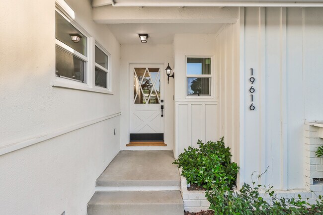 Building Photo - 19616 Victory Blvd