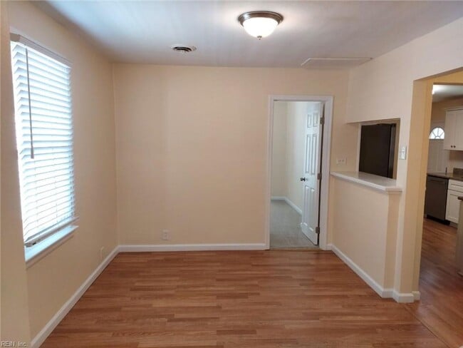Building Photo - 3 BR 2 BA House
