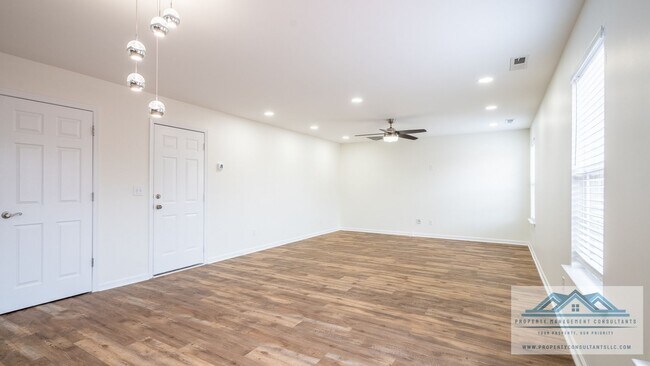 Building Photo - 102 Millbury Way