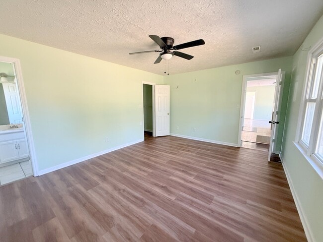 Building Photo - 158 Lewis Ln