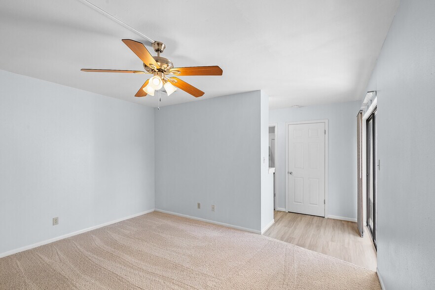 Building Photo - 105 Maplewood Dr