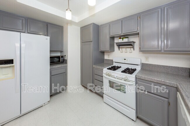 Building Photo - 25146 Steinbeck Ave