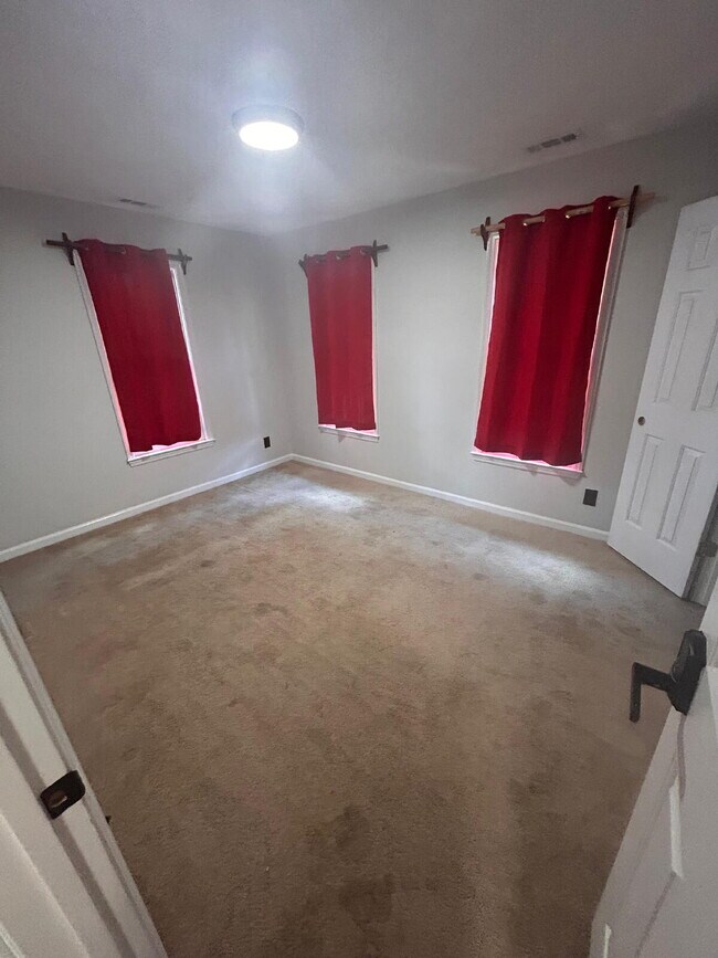 Building Photo - Private Room for Rent in a Shared Home!