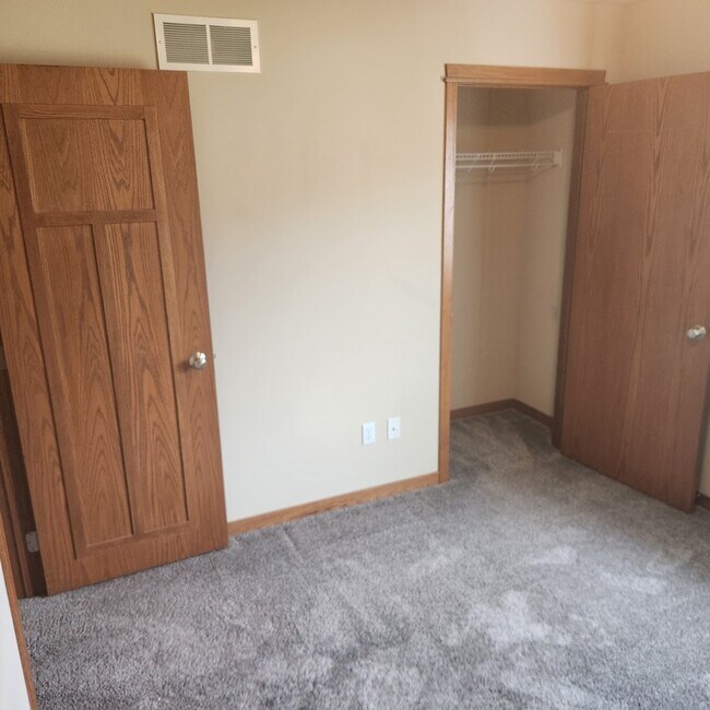 Building Photo - 4636 E Merced St