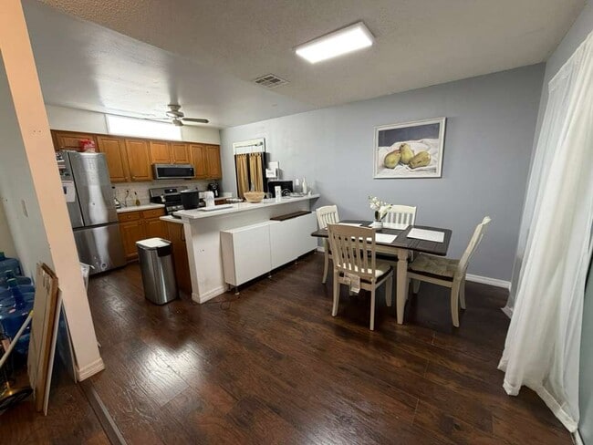 Building Photo - 10137 Donhill Ct