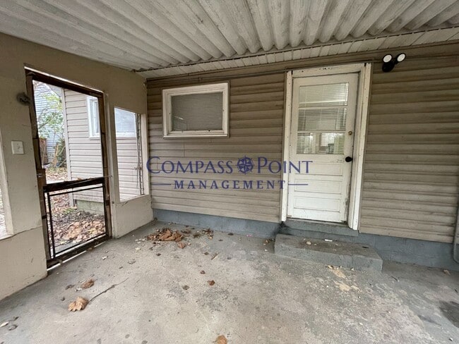 Building Photo - Your New Home Awaits! First Month Rent Fre...